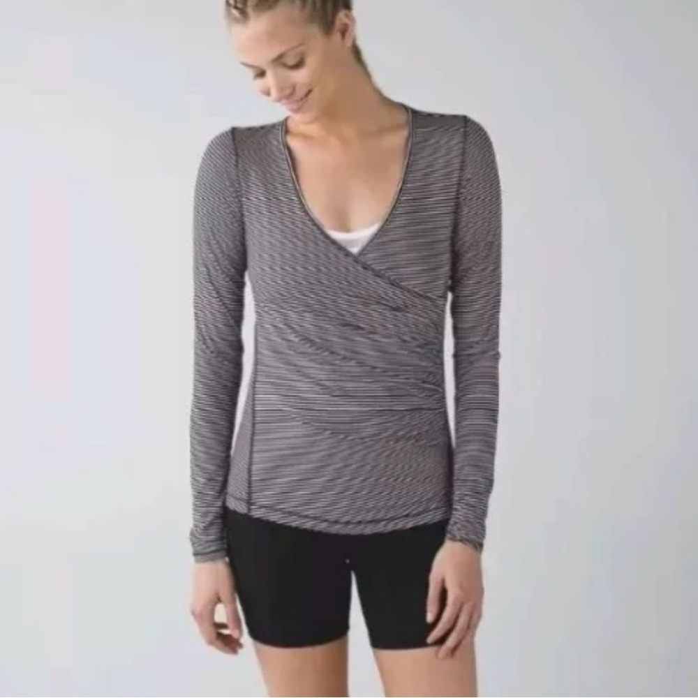 Lululemon/ Striped Sunset Salutation/ Black & grey/ Size US 10